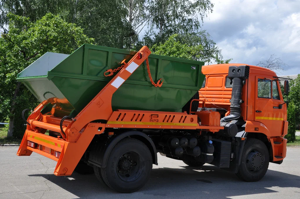 Заказ бункеровоза для вывоза мусора и отходов в Городце в октябре