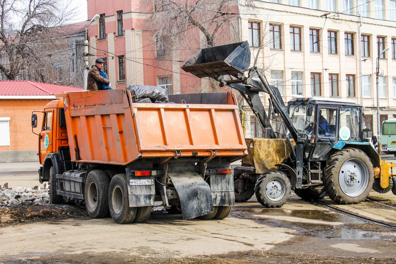 Вывоз мусора Камазом в Городце – аренда и заказ Камаза 10 тонн от 2379 руб. в ПроМусор