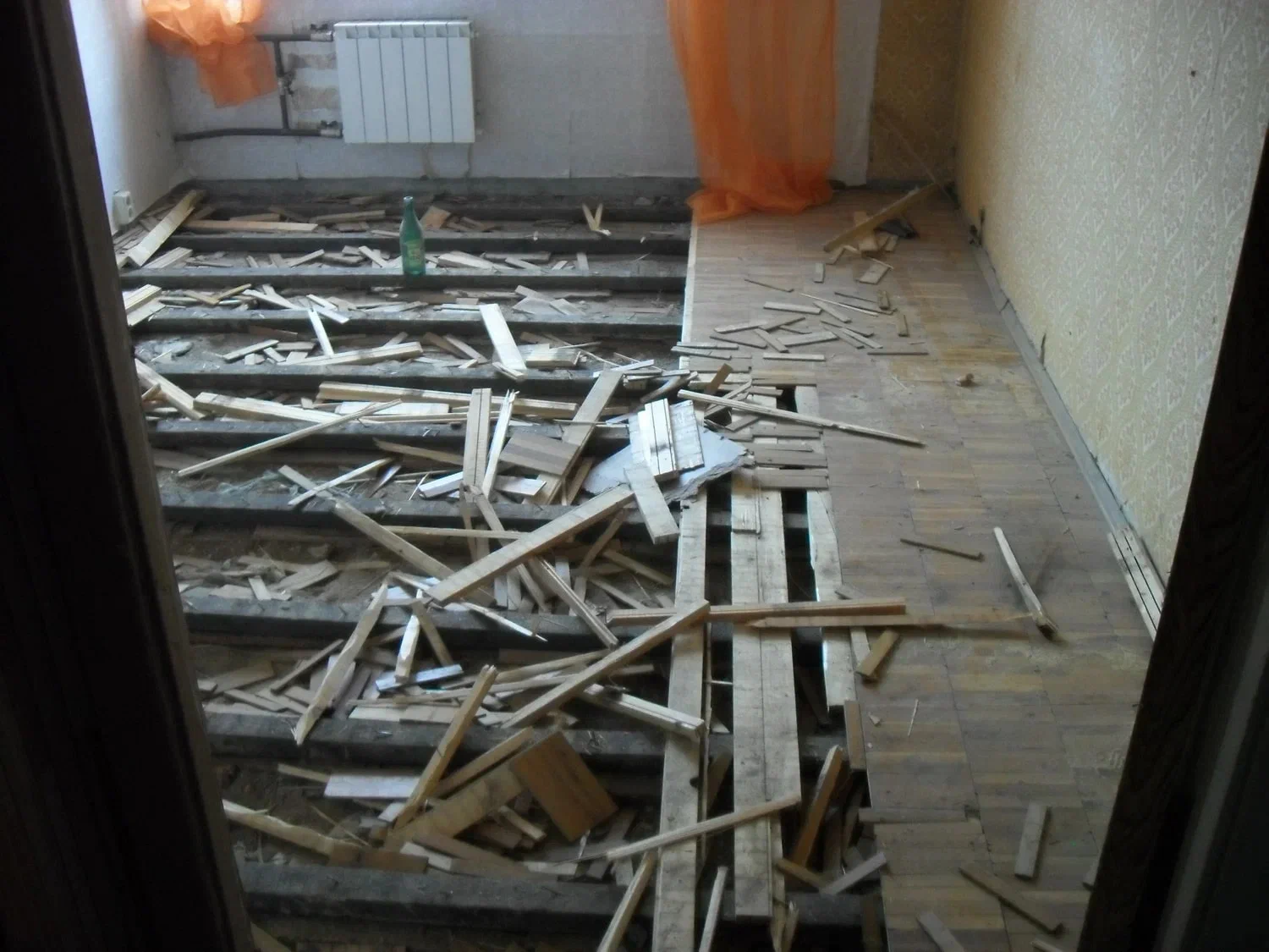 Демонтаж пола с вывозом строительного мусора в Городце в октябре